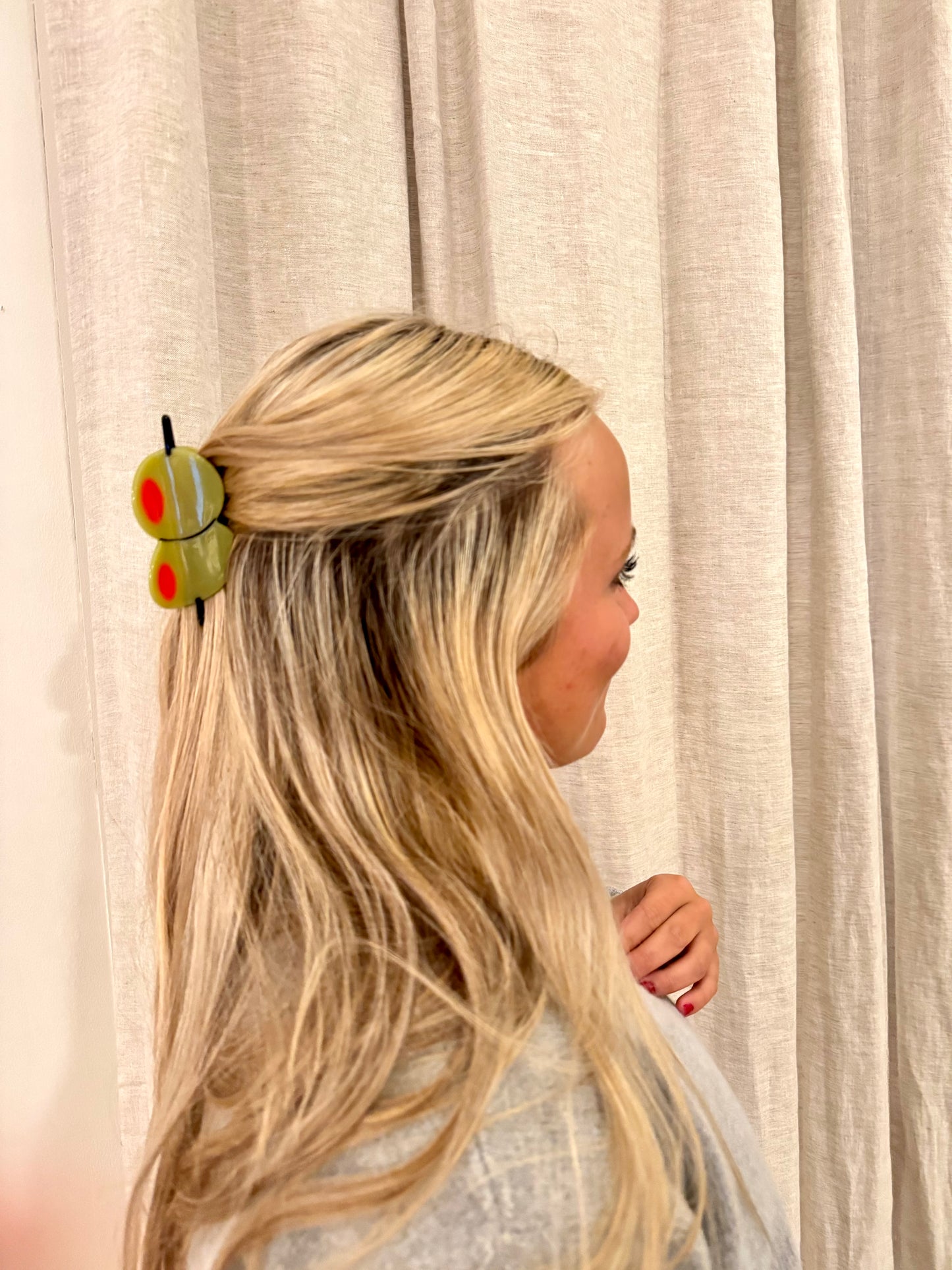 STORE FINDS- OLIVE HAIR CLIP